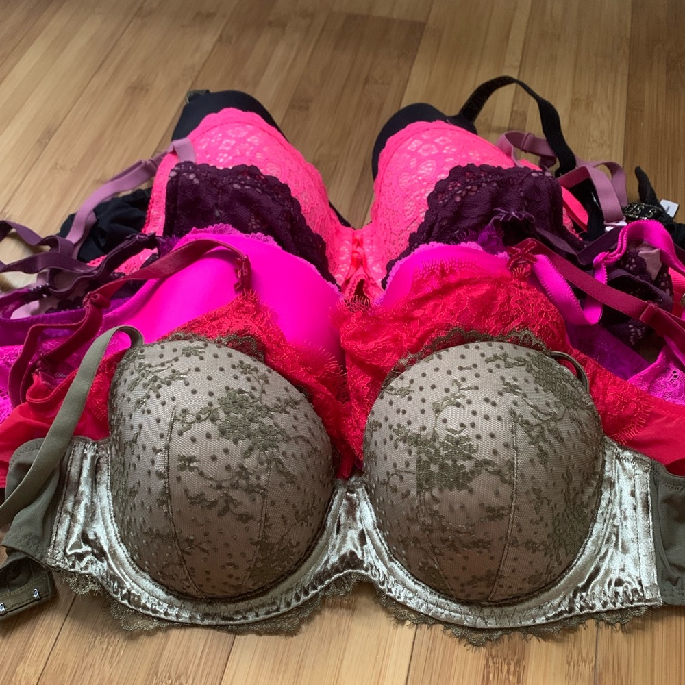 VICTORIA’S SECRET BRA BUNDLE (7)